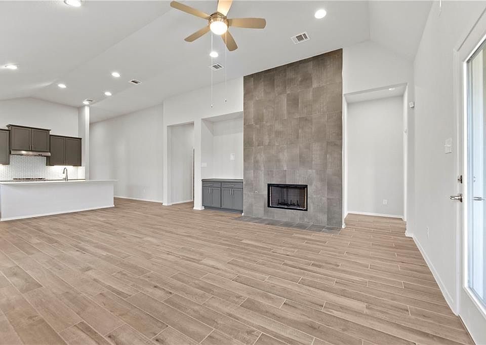 1st image of 102 Crooked Trl