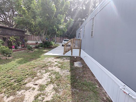 4th image of 166 Sunset Dr