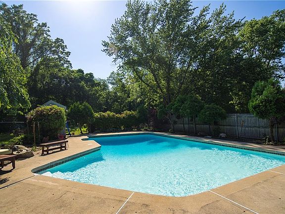 5th image of 80 Sunset Dr