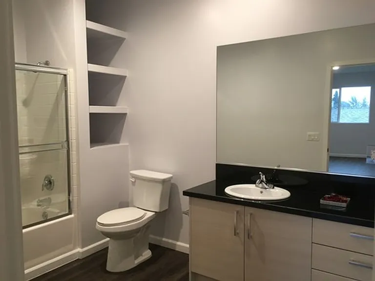 Burnet Apartments — Photo 12