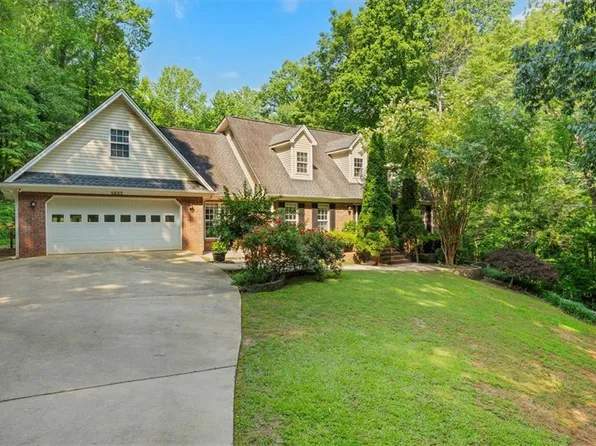 5623 Honeytree Dr, Braselton, GA 30517