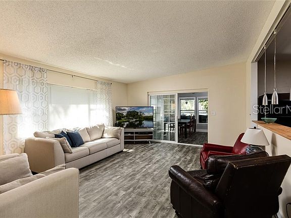 4th image of 356 89th Ave NE