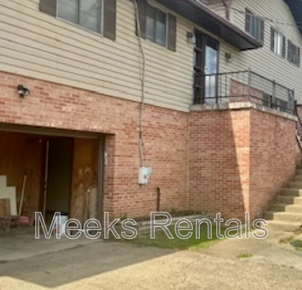 1118 Montrose Dr — Photo 2