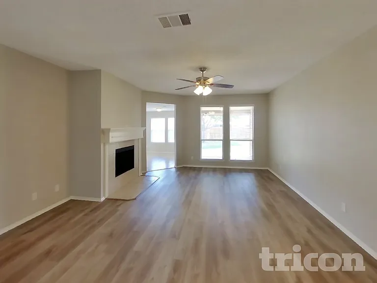 521 Olive St — Photo 2