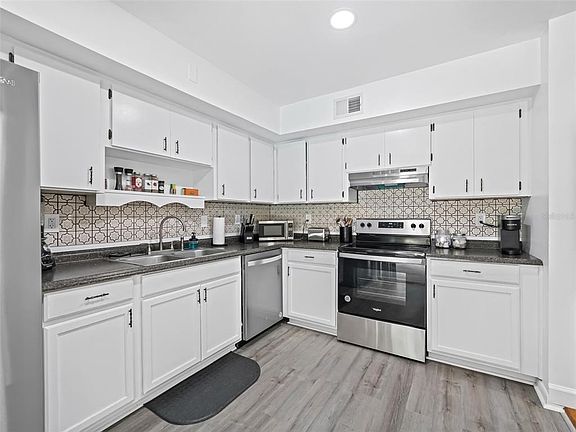 5th image of 15090 SW 35th Cir