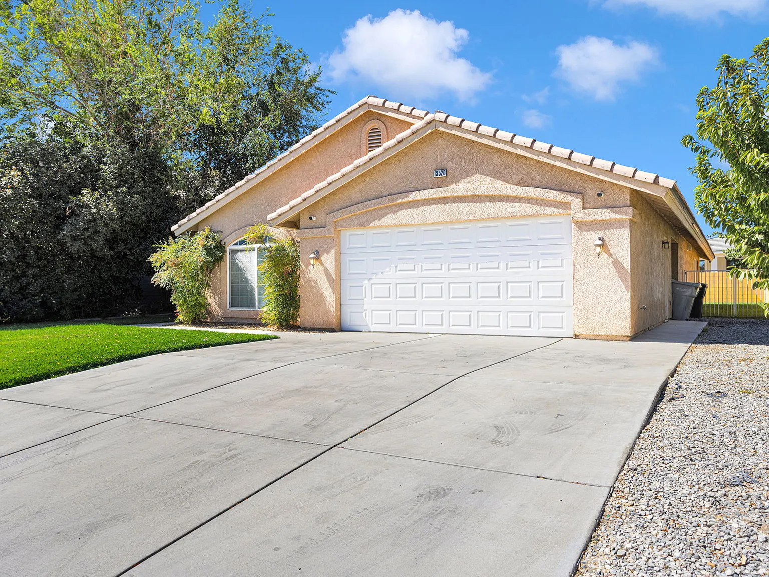 4 bed, 2330 sqft, $3,000 — Photo 3