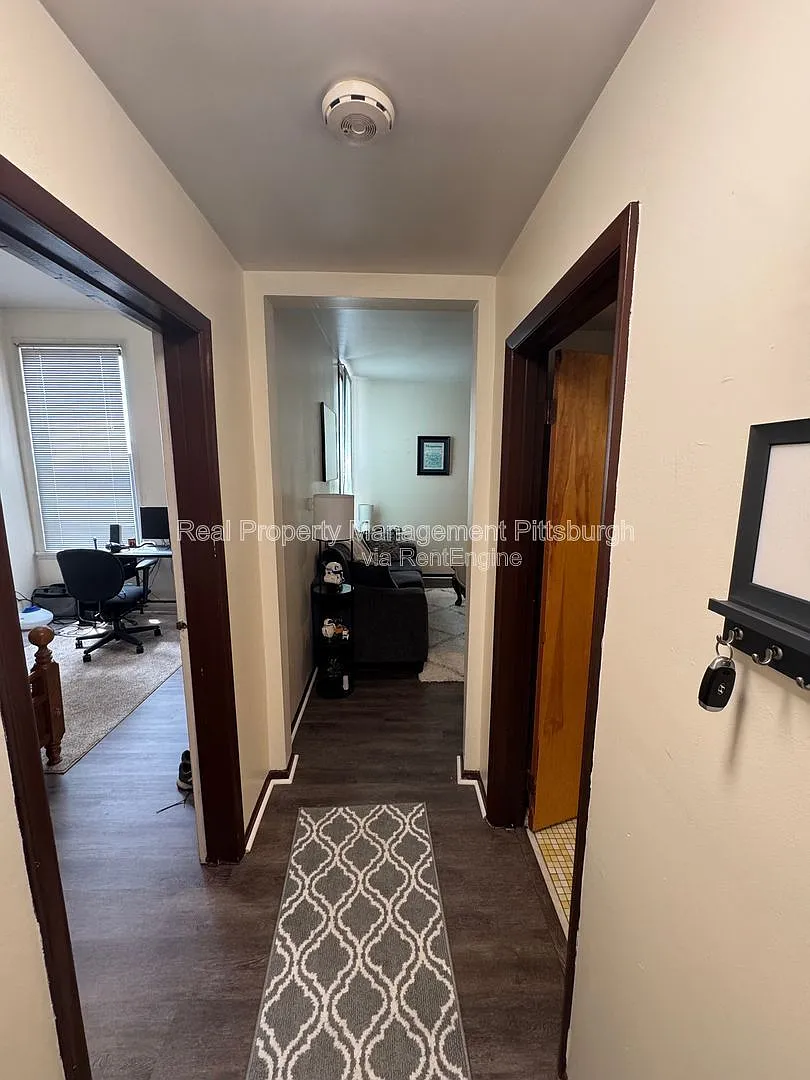 1 bed, 1.0 bath, 550 sqft, $1,295 — Photo 2