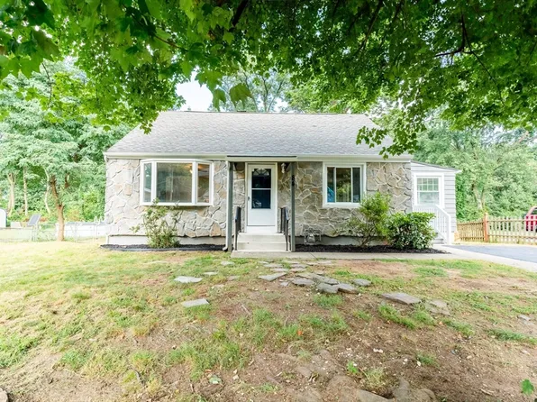 84 Oxford Rd, Holyoke, MA 01040
