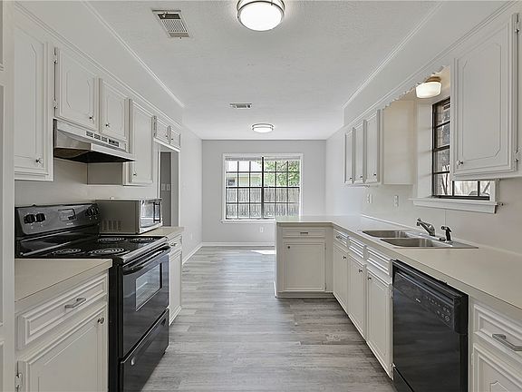 5th image of 1103 Hardwood Ln