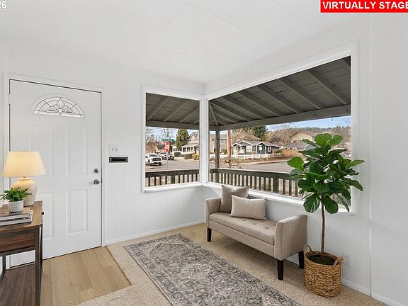 2nd image of 108 SE Franklin St