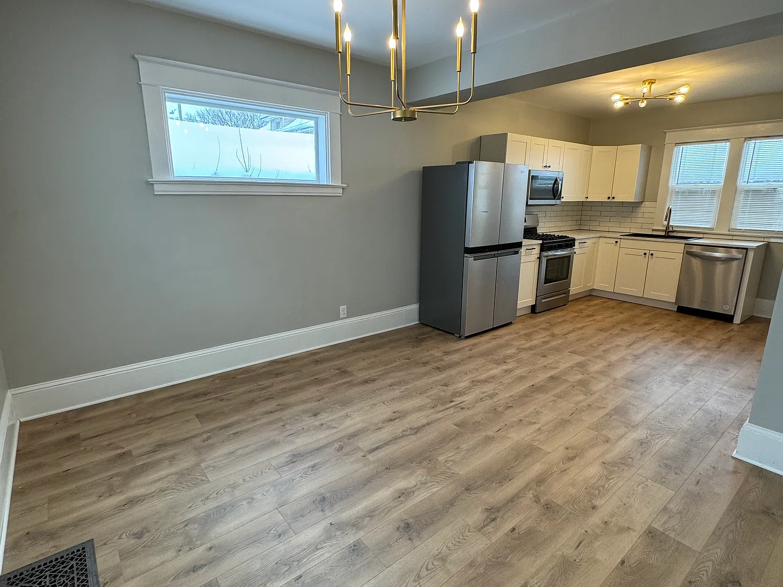 136 Quigley Blvd SW — Photo 2