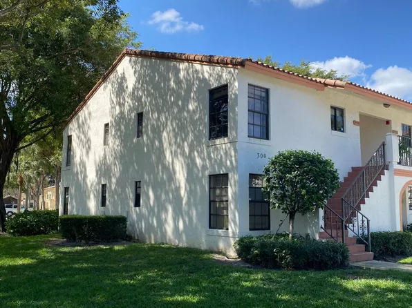 300 Palmwood Pl, Boca Raton, FL