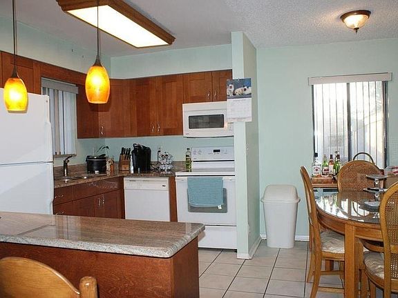5th image of 104 Springwood Cir APT D