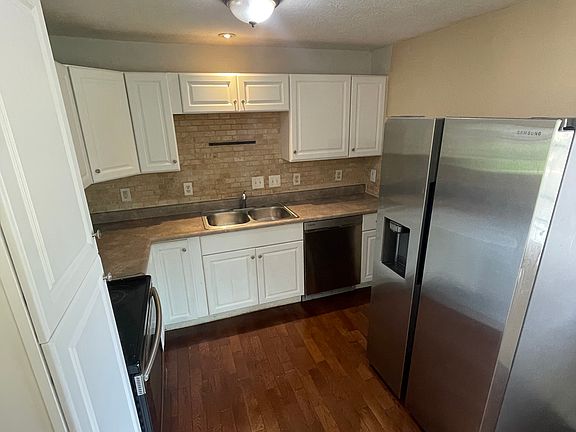 3rd image of 10562 Toulon Dr #1