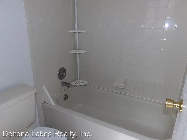 1545 Maxwell Ln — Photo 7