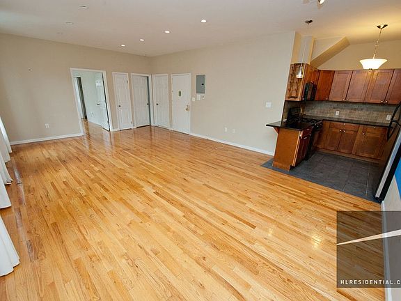 3rd image of 1223 Astoria Blvd