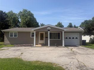 1323 W Congress St, Pacific, MO 63069