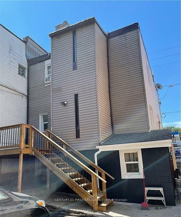 2nd image of 20 Adelaide St S