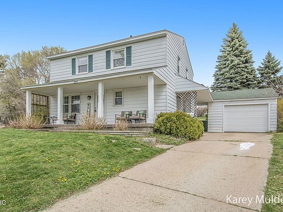 2nd image of 1073 Lockridge Dr NE
