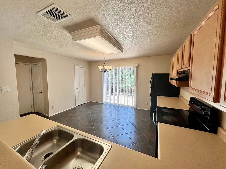 110 Jetlyn Dr — Photo 10