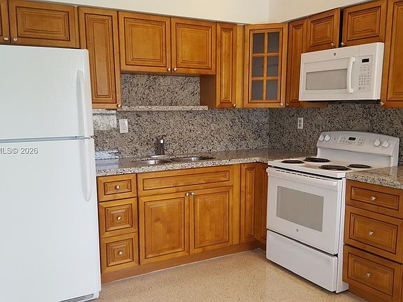 3rd image of 2625 SW 29th Ave