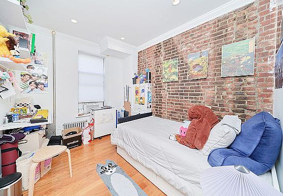 5th image of 331 E 9th St APT 5