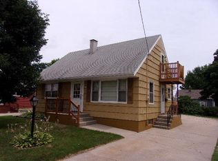 1231 S 32nd St, Manitowoc, WI 54220