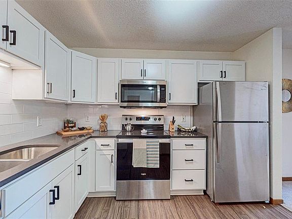 4th image of 200 Nathan Ln N #252