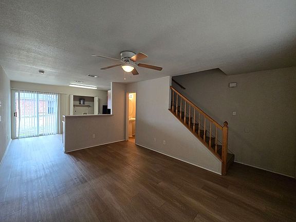 4th image of 3707 Malibu Ln #B