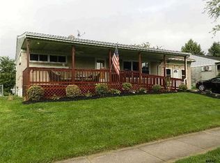 1241 Fairlane Dr, York, PA 17404