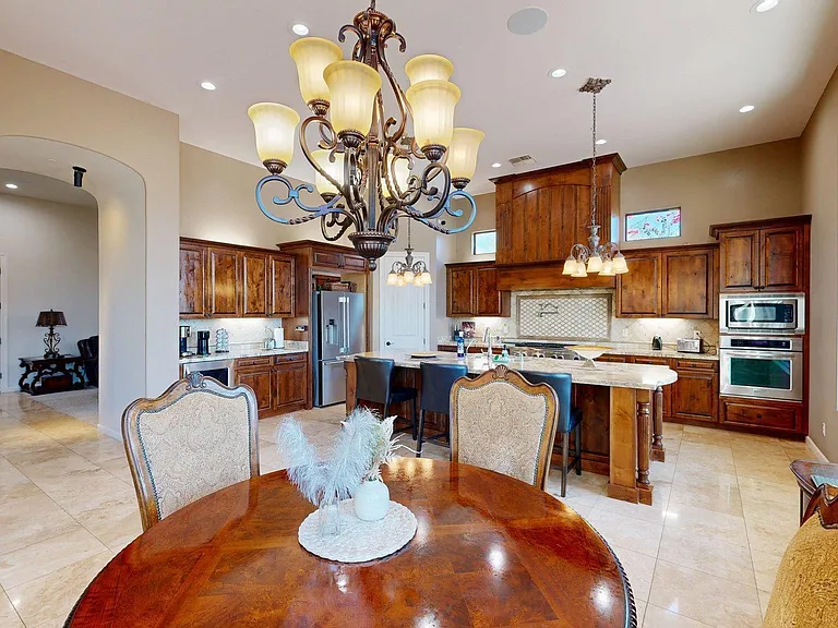 8724 E Regina Cir — Photo 12