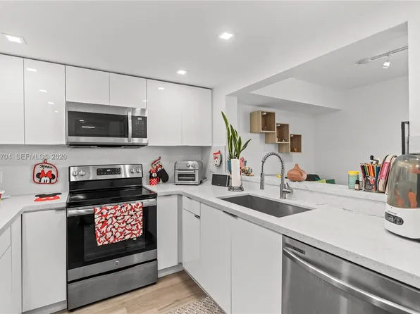 2055 SW 122nd Ave APT 326, Miami, FL 33175