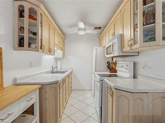 3rd image of 893 Concession St #207