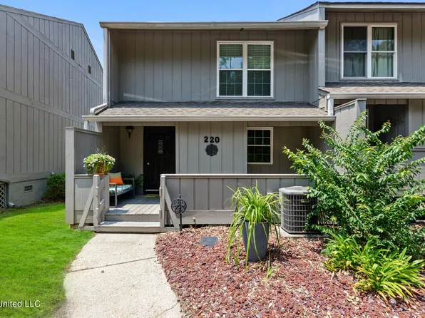 220 Highpoint Dr, Diamondhead, MS 39525