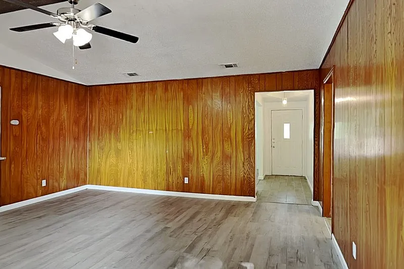 3 bed, 2.0 bath, 1690 sqft, $1,900 — Photo 4