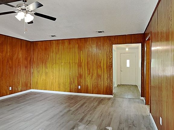 4th image of 7624 Oak Garden Trl