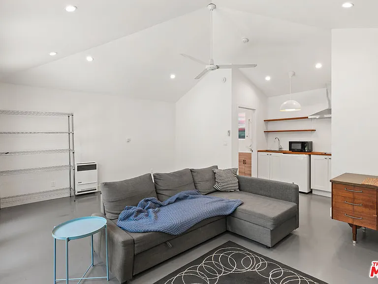 8022 Regis Way — Photo 3