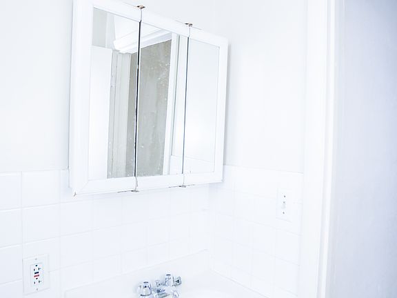 5th image of 2035 W Wellington Ave