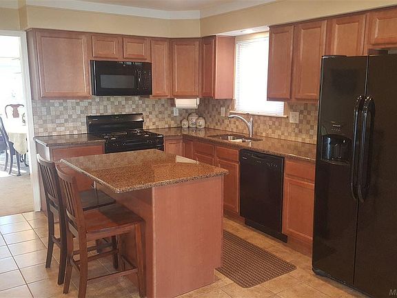 5th image of 27734 Roy St