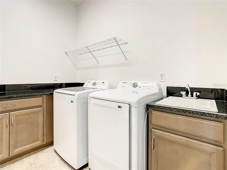 13899 Larkton Ln — Photo 45