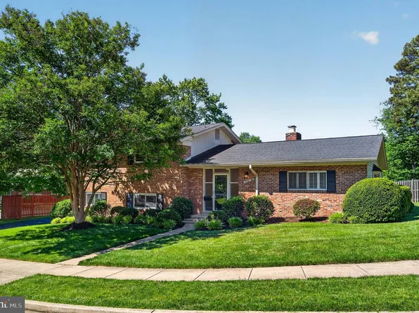 10301 Monroe Ct, Fairfax, VA 22030