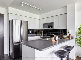 1600 Charles St #410, Whitby, ON L1N0G4