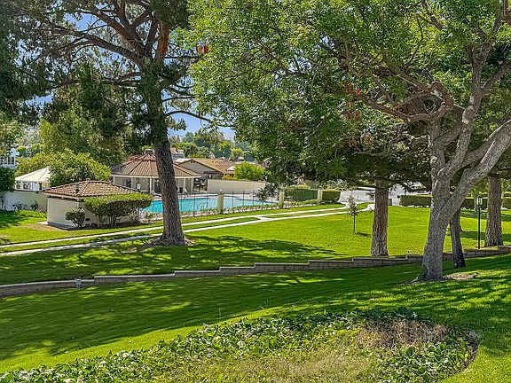 4th image of 2698 Lakewood Pl