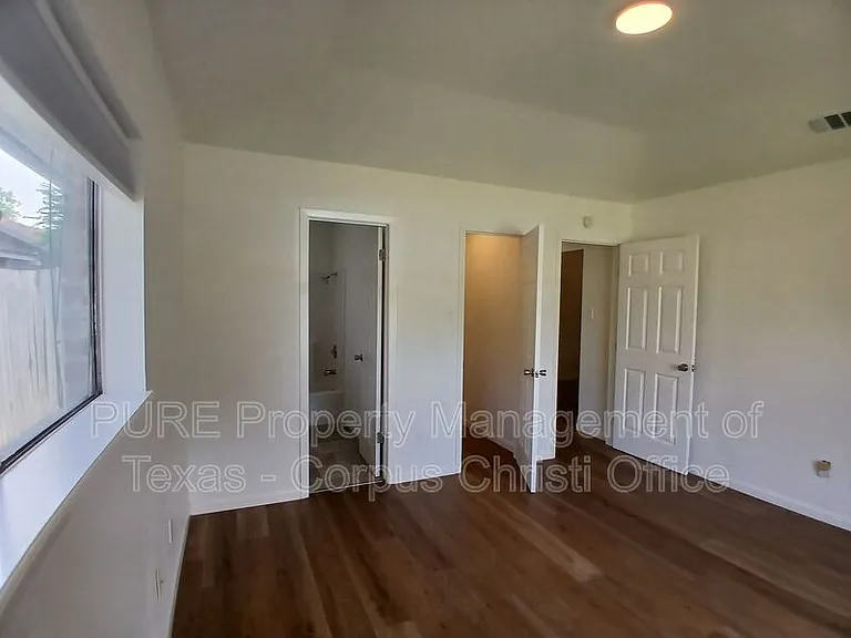 2725 Allencrest Dr — Photo 16
