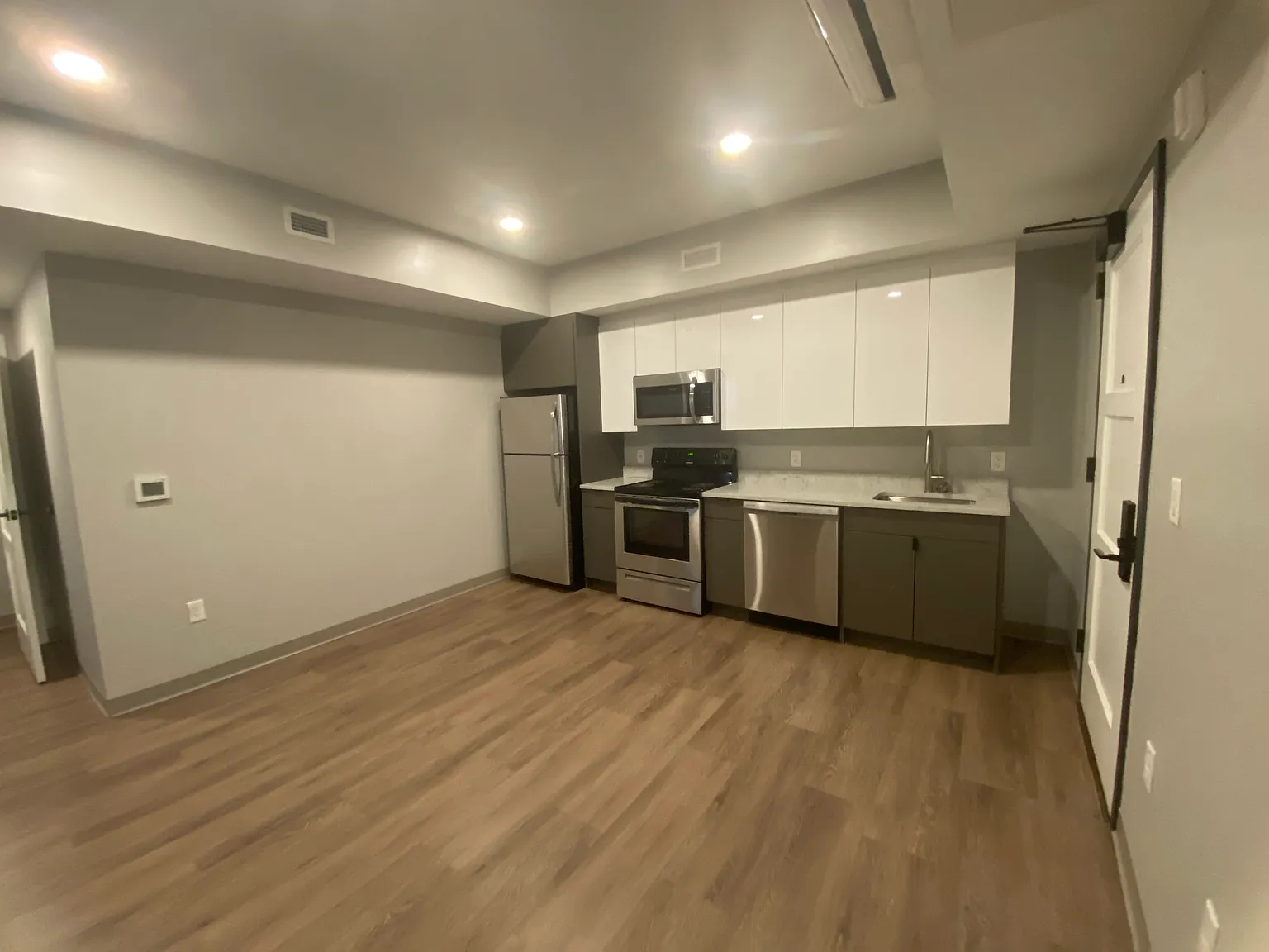 2 bed, 999 sqft, $1,650 — Photo 1