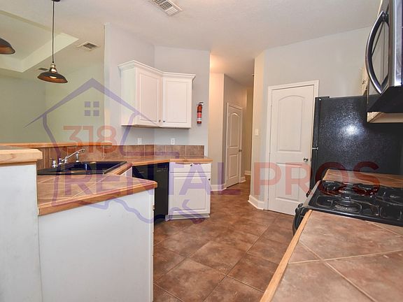 5th image of 156 Pine St