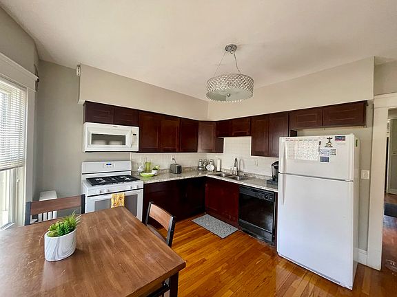 3rd image of 1548 Lakewood Ave