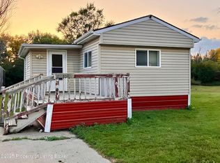 104 Carbon St, Underwood, ND 58576