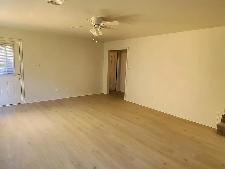 13637 Biggs St — Photo 2
