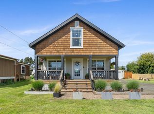 3802 Maple Ln, Tillamook, OR 97141